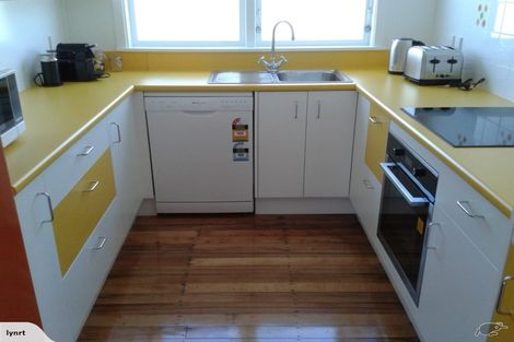 Photo of property in 1/15 Apu Crescent, Lyall Bay, Wellington, 6022