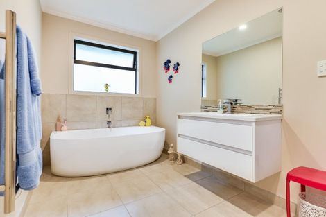 Photo of property in 12 Carlingford Rise, Dinsdale, Hamilton, 3204