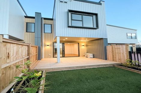 Photo of property in 20 Heketara Way, Massey, Auckland, 0614