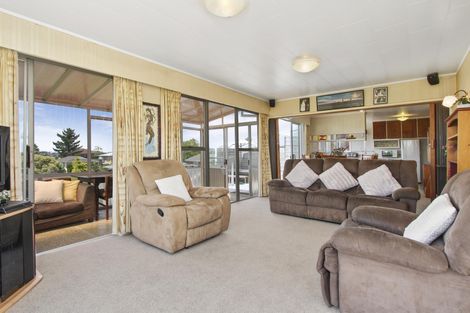 Photo of property in 41 Hepburn Road, Glendene, Auckland, 0602