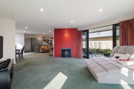 Photo of property in 75 Sarabande Avenue, Redwood, Christchurch, 8051