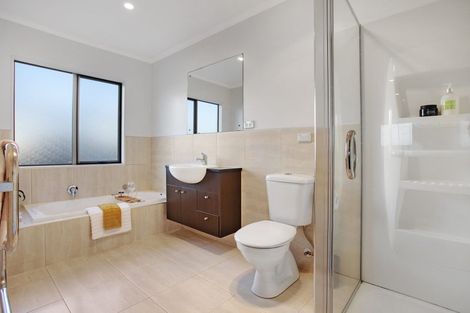 Photo of property in 137 Baverstock Road, Flat Bush, Auckland, 2016