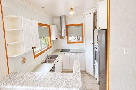 Photo of property in 21 Waipuia Place, Greenhithe, Auckland, 0632