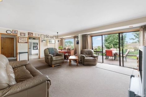 Photo of property in 15 Banksia Place, Goodwood Heights, Auckland, 2105