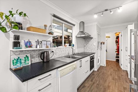 Photo of property in 42 Geraldine Crescent, Cloverlea, Palmerston North, 4412