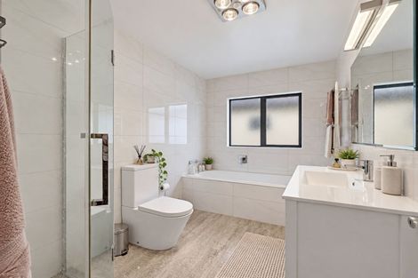 Photo of property in 11 Carrickdawson Drive, Flat Bush, Auckland, 2019