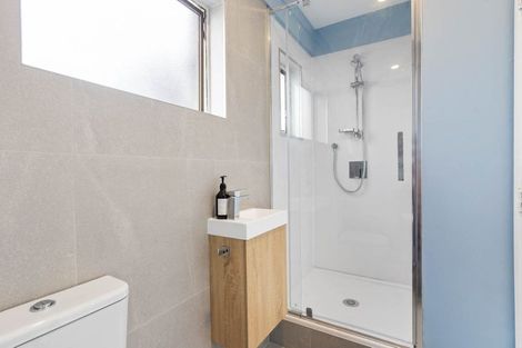 Photo of property in 4239a Great North Road, Glendene, Auckland, 0602