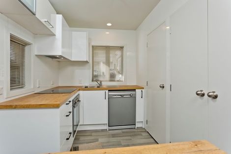 Photo of property in 5/4 John Jennings Drive, Oteha, Auckland, 0632