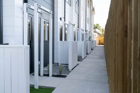 Photo of property in 3/21 Karamu Street, Te Atatu Peninsula, Auckland, 0610