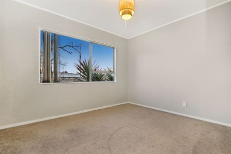 Photo of property in 2 Sunlands Drive, Manurewa, Auckland, 2102