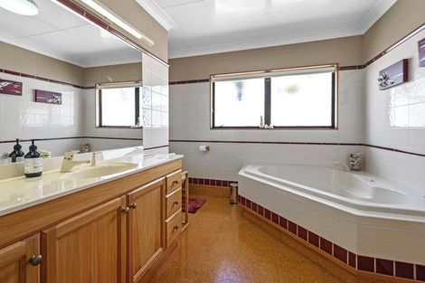 Photo of property in 19 Plateau Heights, Mount Maunganui, 3116