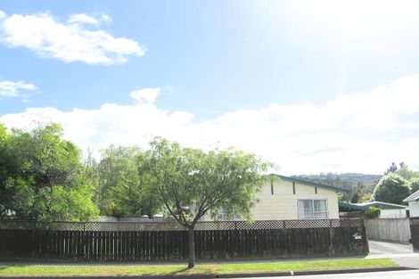 Photo of property in 1 Gemstone Drive, Birchville, Upper Hutt, 5018