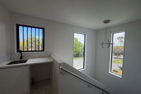 Photo of property in 5 Raphael Place, West Harbour, Auckland, 0618