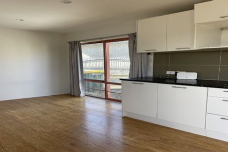 Photo of property in 49 Tawa Road, Kumeu, 0891