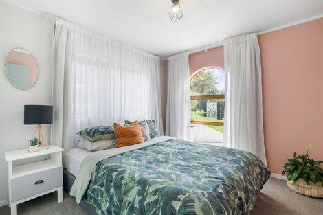 Photo of property in 11 William Hadlow Place, Hatfields Beach, Orewa, 0931