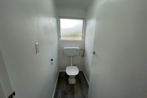Photo of property in 96 Ruskin Road, Newlands, Wellington, 6037