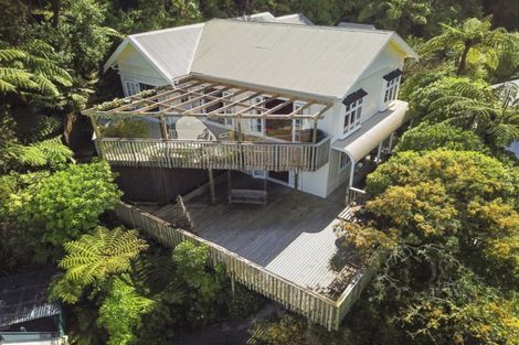 Photo of property in 34 Ferry Road, Days Bay, Lower Hutt, 5013
