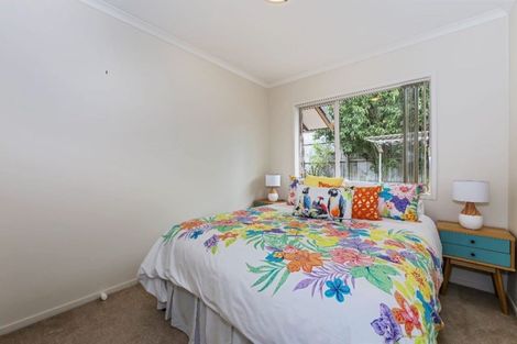 Photo of property in 5 Saltwood Street, Red Beach, 0932