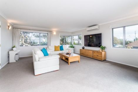 Photo of property in 2/2 Ocean View Road, Milford, Auckland, 0620