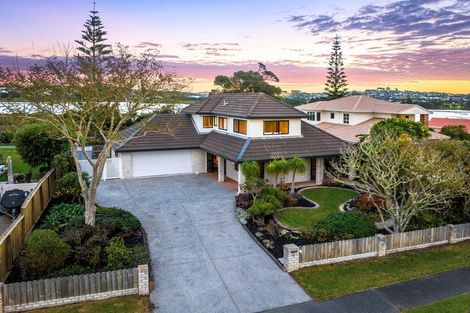Photo of property in 22 Settlers Grove, Orewa, 0931