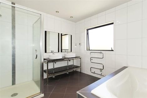 Photo of property in 13 Keating Rise, Northcross, Auckland, 0632