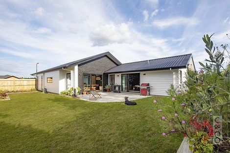 Photo of property in 83 Vinistra Road, Kumeu, 0810