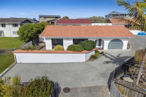 Photo of property in 12a Eagle Place, Red Beach, 0932