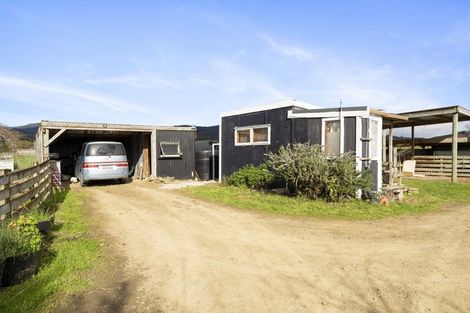 Photo of property in 103 Waikawa Beach Road, Manakau, Levin, 5573