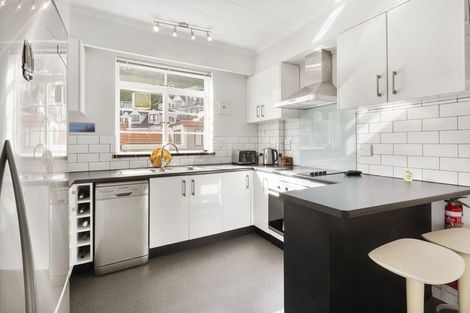 Photo of property in Wharenui Apartments, 274 Oriental Parade, Oriental Bay, Wellington, 6011