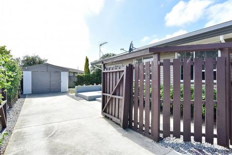 Photo of property in 2/90 Queenspark Drive, Parklands, Christchurch, 8083