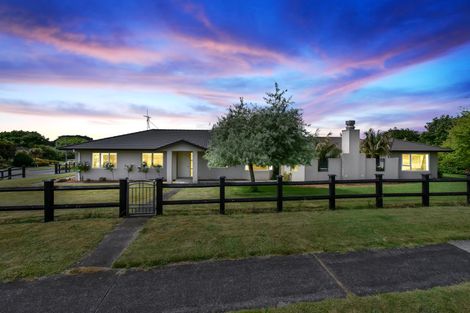 Photo of property in 1 Frank Knight Place, Waiuku, 2123