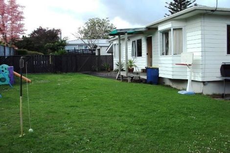 Photo of property in 1/3 River Road, Te Atatu Peninsula, Auckland, 0610