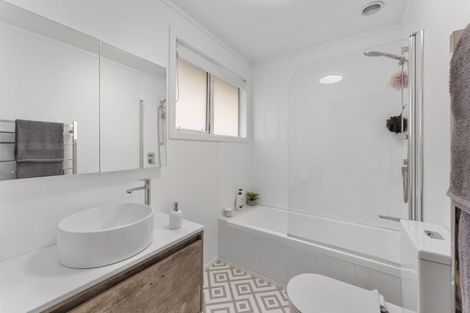 Photo of property in 2/107 Allington Road, Karori, Wellington, 6012