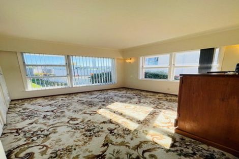 Photo of property in 31 Te Atatu Road, Te Atatu South, Auckland, 0610