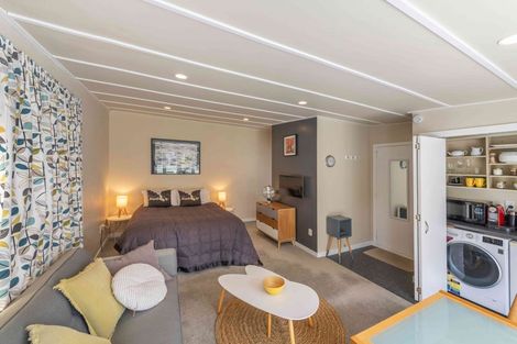 Photo of property in 33 Ferry Street, Seatoun, Wellington, 6022