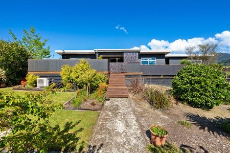 Photo of property in 11 Glentui Place, Waikawa, Picton, 7220
