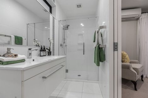 Photo of property in 102 Bassett Road, Remuera, Auckland, 1050