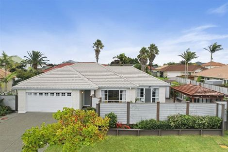 Photo of property in 6 Corta Bella Place, Golflands, Auckland, 2013