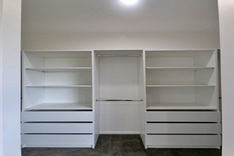 Photo of property in 17e Martin Place, Kelston, Auckland, 0602