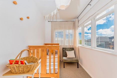 Photo of property in 10 Marie Crescent, Te Atatu South, Auckland, 0610