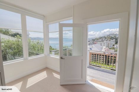 Photo of property in 10 Oriental Terrace, Mount Victoria, Wellington, 6011