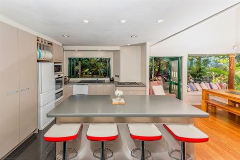 Photo of property in 215 West Harbour Drive, West Harbour, Auckland, 0618