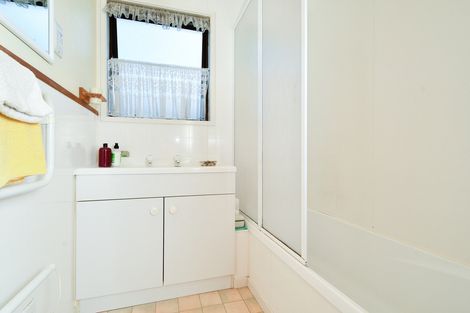 Photo of property in 1/94 Roberts Road, Te Atatu South, Auckland, 0610