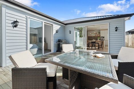 Photo of property in 28 Konoba Avenue, Kumeu, 0810