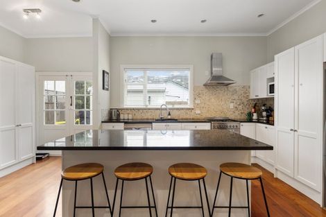 Photo of property in 112 Onepu Road, Lyall Bay, Wellington, 6022