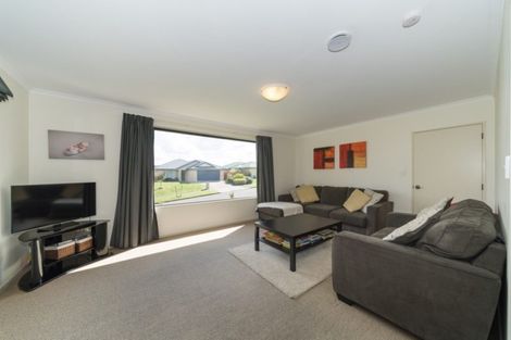 Photo of property in 30 Logan Way, Kelvin Grove, Palmerston North, 4414