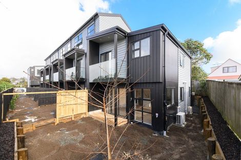 Photo of property in 8/60 Triangle Road, Massey, Auckland, 0614