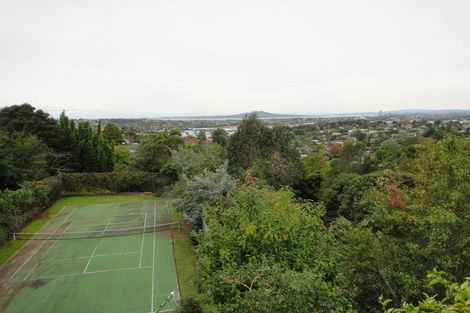 Photo of property in 639a Glenfield Road, Totara Vale, Auckland, 0629