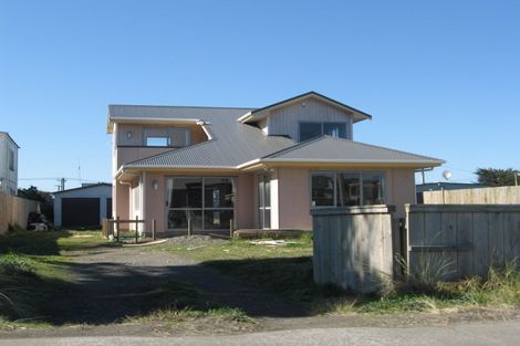 Photo of property in 17 Hunia Terrace, Himatangi Beach, Foxton, 4891