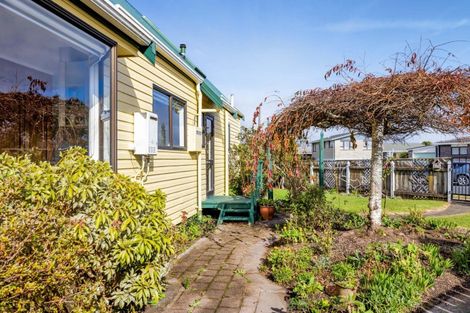 Photo of property in 27 Tiverton Crescent, Whalers Gate, New Plymouth, 4310